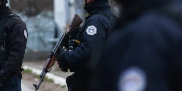 Dy persona plagosen me armë zjarri në Prishtinë