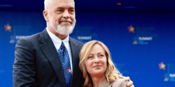 Rama sot drejt Italisë, takohet me Melonin