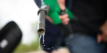 Çmimet e naftës bien pas shpalljes së armëpushimit Izrael-Liban