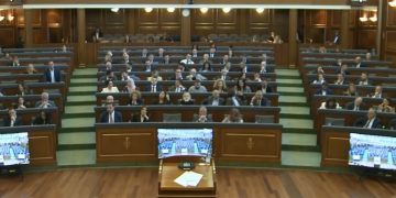 Sërish përplasje në Kuvend për ndryshimin e rendit të ditës