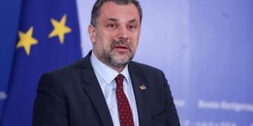 Ministri i Jashtëm boshnjak kritikon ashpër Serbinë dhe Vuçiqin: Po i fshehni kriminelët e luftës