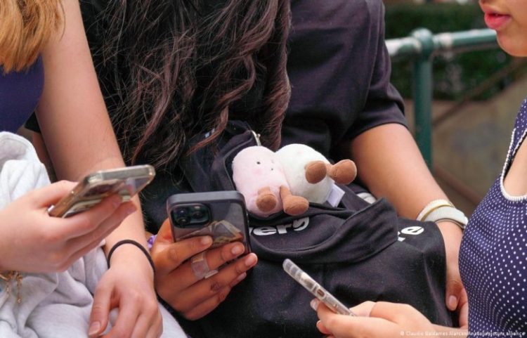 A duhet të ndalohen rrjetet sociale për fëmijët?