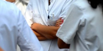 Tre punonjës shëndetësor kanosen në Podujevë