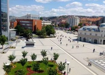 Rrëzohet vinçi në lagjen “Arbëria”, lëndohet një punëtor