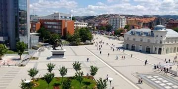 Rrëzohet vinçi në lagjen “Arbëria”, lëndohet një punëtor