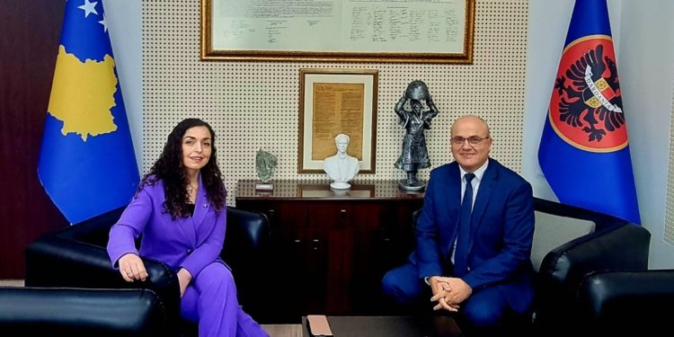 Avdyli: Mirëmengjesi nga unë dhe presidentja më e mirë pas pavarësisë, Vjosa Osmani