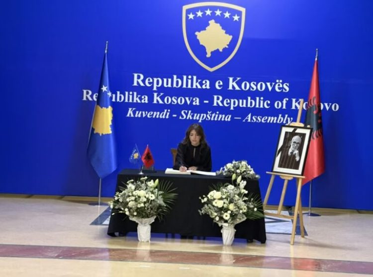 Haxhiu i hap homazhet për kolosin e letrave shqipe, Rexhep Qosjen