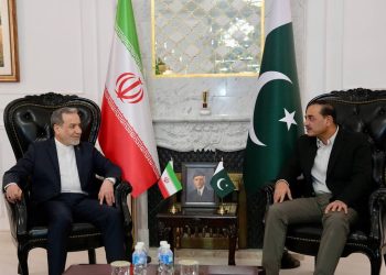 Ministri i Jashtëm i Iranit takohet me zyrtarë pakistanezë
