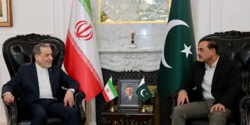 Ministri i Jashtëm i Iranit takohet me zyrtarë pakistanezë