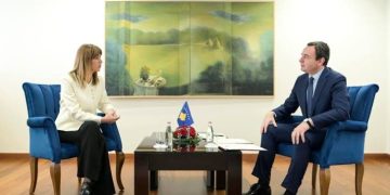 Haxhiu e Kurti bëjnë homazhe në Ditën e të Zhdukurve