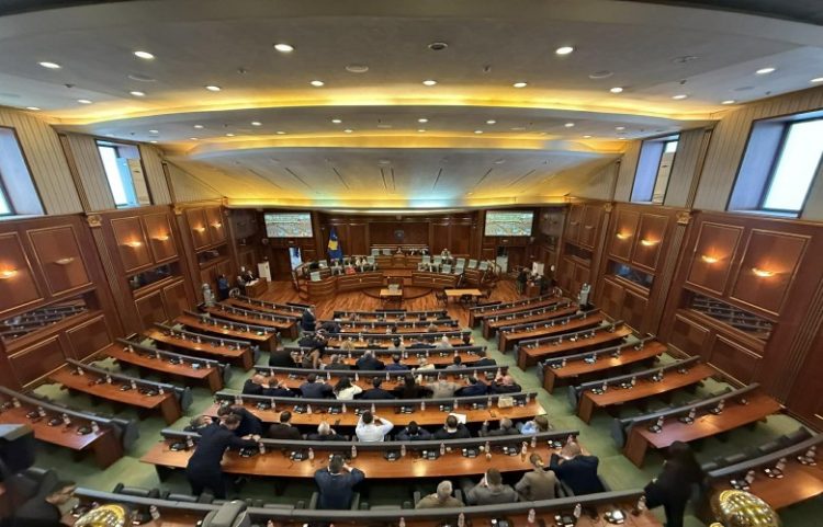 Seanca për zgjedhjen e presidentit shtyhet për në orën 19:00