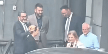 Kandidatja për presidente, Feride Rushiti shihet në ambientet e Kuvendit të Kosovës