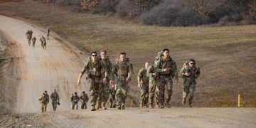 Kryetari i Komitetit Ushtarak të NATO-s: Nuk ka plan për reduktim të trupave në Kosovë