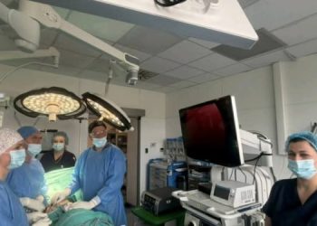 Pas 10 muajsh me plumb në mushkëri, 28-vjeçari trajtohet me sukses në QKUK me metodë moderne
