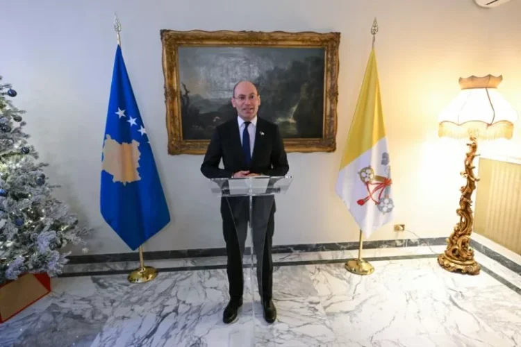 U shkarkua nga detyra, reagon “me përvujtëni” ambasadori Miftari