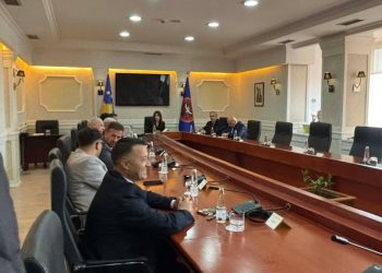 Nis takimi mes Haxhiut dhe partive politike për datën e zgjedhjeve parlamentare