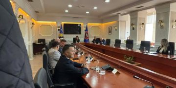 Nis takimi mes Haxhiut dhe partive politike për datën e zgjedhjeve parlamentare