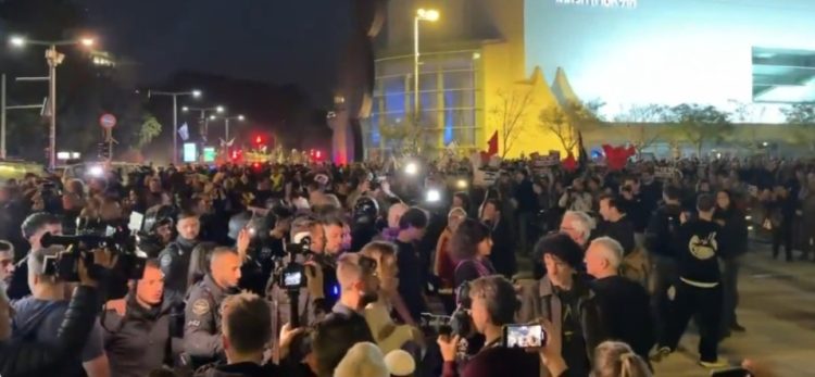 Proʻtesta masive në Tel Aviv kundër lu*ftës me Iranin