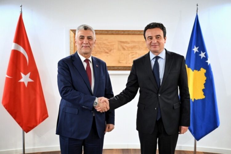 Kryeministri Kurti priti në takim ministrin e Tregtisë të Turqisë, Bolat