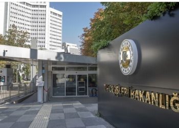 Turqia dhe Britania nënshkruajnë dokumentin e “partneritetit strategjik” për të thelluar lidhjet në siguri dhe tregti