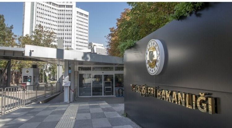 Turqia dhe Britania nënshkruajnë dokumentin e “partneritetit strategjik” për të thelluar lidhjet në siguri dhe tregti