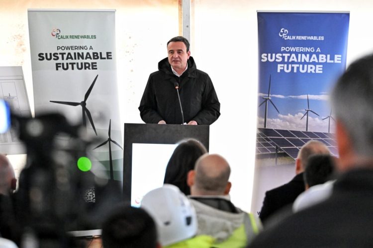 Kurti vizitoi punimet në parkun e erës në Zatriq të komunës së Rahovecit