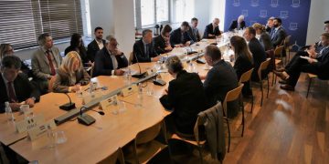 Kryenegociatori i ri i Kosovës takohet me shefat e misioneve të shteteve BE-së në Prishtinë