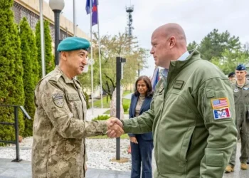 Whitaker pas vizitës në KFOR: SHBA mbetet partneri më i fuqishëm i Kosovës në forcimin e kapaciteteve të mbrojtjes