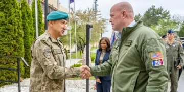 Whitaker pas vizitës në KFOR: SHBA mbetet partneri më i fuqishëm i Kosovës në forcimin e kapaciteteve të mbrojtjes