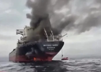 Gjenden mbetje njerëzore në anijen e goʻditur në Ngushticën e Hormuzit