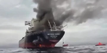 Gjenden mbetje njerëzore në anijen e goʻditur në Ngushticën e Hormuzit