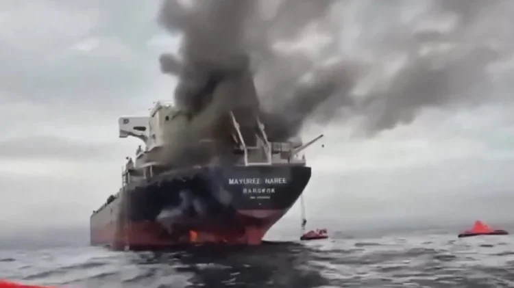 Gjenden mbetje njerëzore në anijen e goʻditur në Ngushticën e Hormuzit