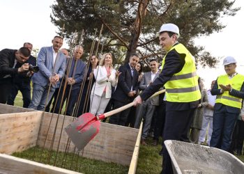 Vendoset gurthemeli i Repartit të Pediatrisë në Spitalin e Gjilanit, Kurti: Vlera e investimit është afër 1 milion euro