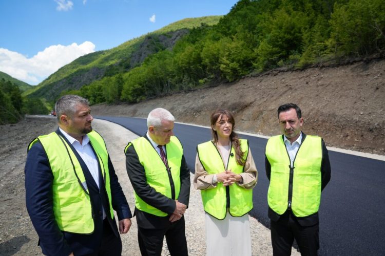 Haxhiu: Rrugët janë lidhje mes njerëzve dhe dëshmi e pranisë së shtetit