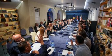Bajrami dhe Hoti bojkotuan mbledhjen e Kryesisë ku u vendos për të garuar bashkë me Vjosa Osmanin