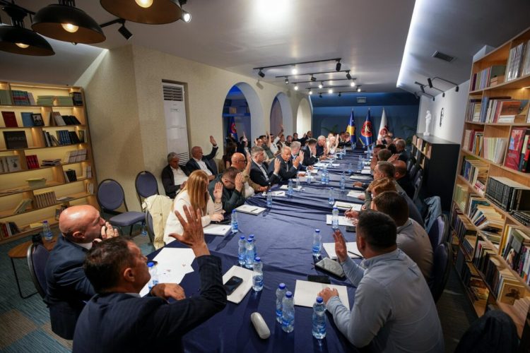 Bajrami dhe Hoti bojkotuan mbledhjen e Kryesisë ku u vendos për të garuar bashkë me Vjosa Osmanin