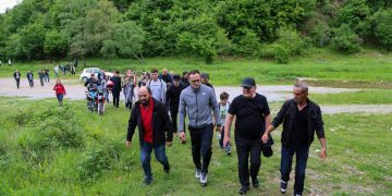 Sveçla dhe Hyseni ecin drejt Kalasë së Pogragjës bashkë me kandidatët e VV-së për deputetë