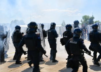 65 zyrtarë policorë trajnohen për “Ballafaqimin me turma” në Vrellë