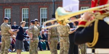 Ushtarët britanikë të KFOR-it nderohen me medalje të NATO-s