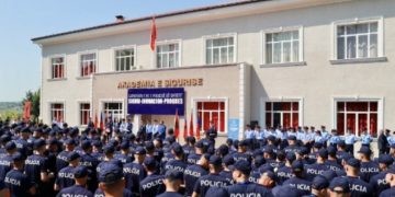 Helmohen 56 studentë të Policisë në Shqipëri, dy të arrestuar