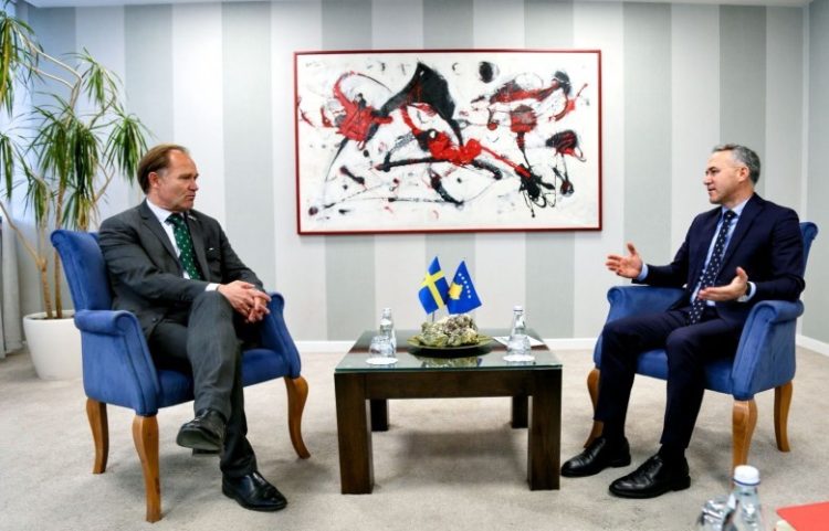 Zulfaj pret ambasadorin suedez, riafirmohet mbështetja ndaj Kosovës