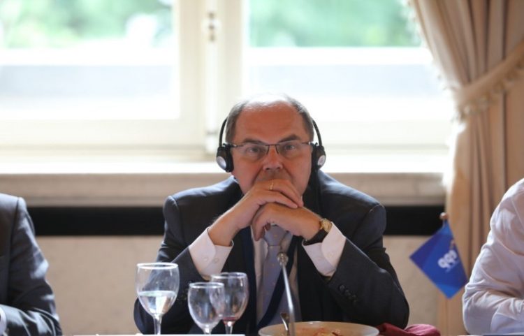 Schmidt jep dorëheqje nga posti i Përfaqësuesit të Lartë në BiH