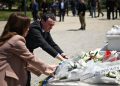 Kurti me Haxhiun bëjnë homazhe te varri i dëshmorit Agron Rrahmani