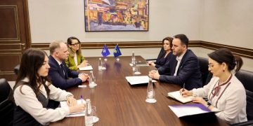 Konjufca pret Hamilton, flasin për bashkëpunimin me NATO-n