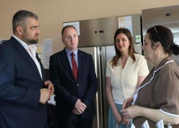 Hoti: Nuk do të lejojmë që të rinjtë të mbeten pa zanat dhe pa punësim