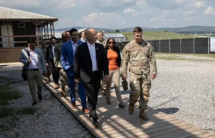 Delegacioni i kongresistëve amerikanë arrin në Kosovë