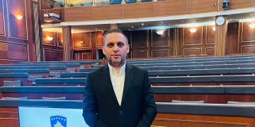 Klinaku, për rindërtimin e Xhamisë së Ibrit: Tentuan ta degradojnë, së shpejti do t’i shihet minarja