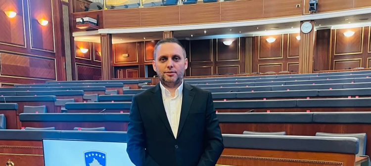 Klinaku, për rindërtimin e Xhamisë së Ibrit: Tentuan ta degradojnë, së shpejti do t’i shihet minarja