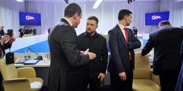 Kurti takoi Zelenskyn në Samitin e 8-të të Komunitetit Politik Europian
