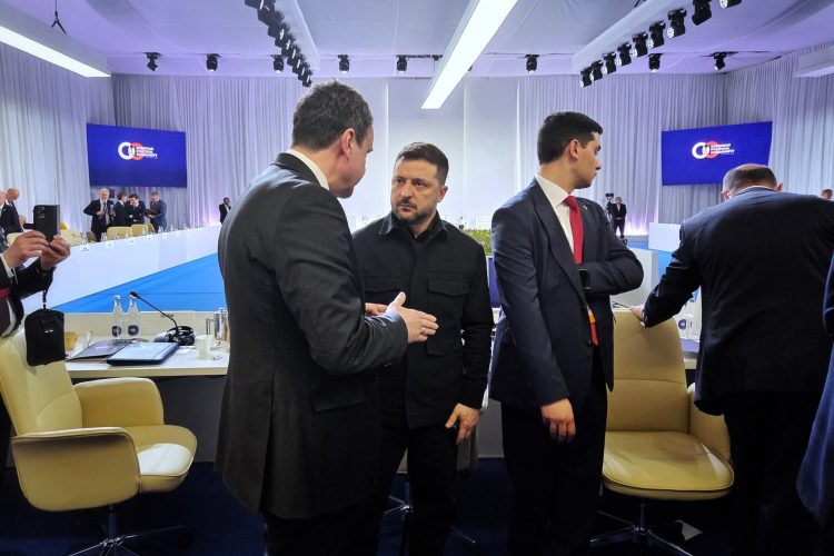 Kurti takoi Zelenskyn në Samitin e 8-të të Komunitetit Politik Europian